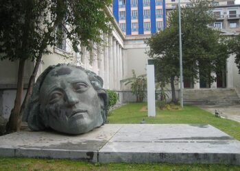 Πολυτεχνείο-Polytexneio_monument