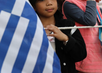 elliniki-ithageneia-ιθαγένεια παρέλαση σημαία