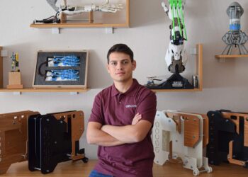 Ένα χειροποίητο κουτί υπολογιστή από τον Καβαλιώτη Δημήτρη Χατζή