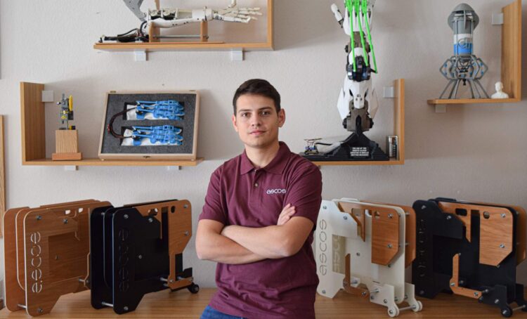 Ένα χειροποίητο κουτί υπολογιστή από τον Καβαλιώτη Δημήτρη Χατζή