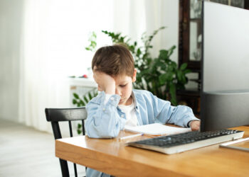 παιδί τηλεκπαίδευση kids-unhappy-elearning-thlekpaideysh