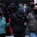 Για κακούργημα τα ανήλικα αδέλφια που έδειραν τον σταθμάρχη στην Ομόνοια – Πλημμελήματα στον αστυνομικό (pic)