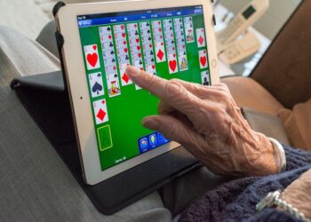 computer-tablet πασιέντζα ταμπλετ ηλικιωμένοι