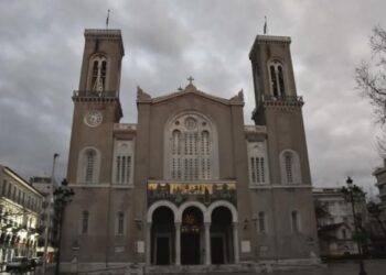 «Μετωπική» κυβέρνησης-εκκλησίας για τα Θεοφάνεια: Ο νόμος δεν μπορεί να εφαρμόζεται κατά το δοκούν – Δεν συναινούμε σε κλειστούς ναούς