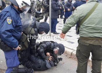Θεσσαλονίκη: Ένταση και προσαγωγές στο φοιτητικό συλλαλητήριο (pics, video)