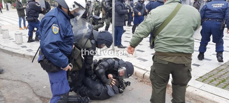 Θεσσαλονίκη: Ένταση και προσαγωγές στο φοιτητικό συλλαλητήριο (pics, video)