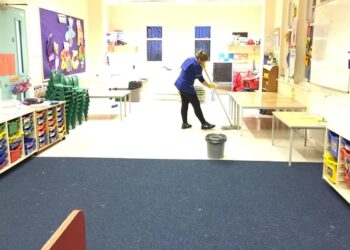 school-cleaning-καθαρίστριες