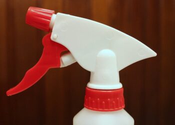 spray-bottle σπρέι