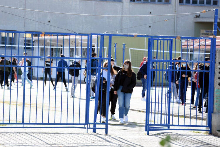 Οι νέες εξελίξεις για το άνοιγμα σχολείων – καταστημάτων την 1η Μαρτίου