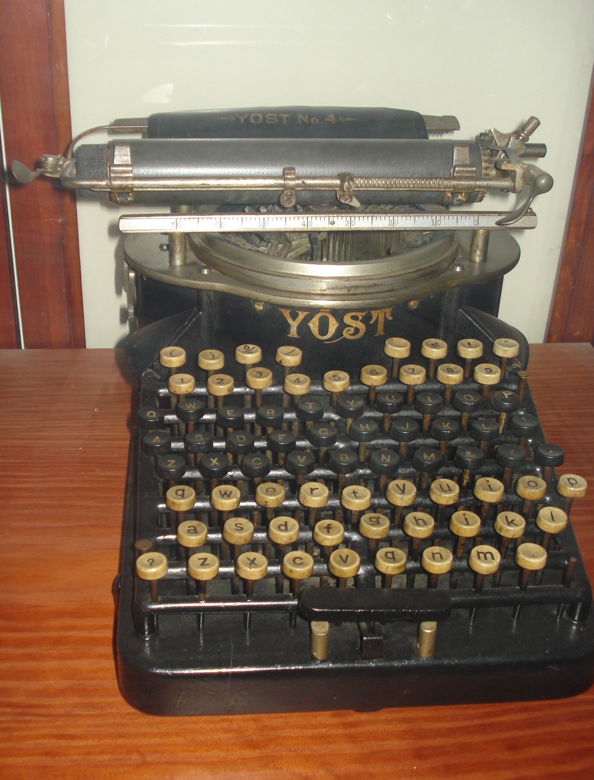 Γραφομηχανή YOST