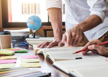 εκπαιδευτικός δάσκαλος καθηγητής ιδιαίτερα μαθήματα
