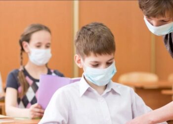 Γαλλία: Επιτρεπτές από σήμερα μόνο οι χειρουργικές μάσκες στα σχολεία για μαθητές και εκπαιδευτικούς!