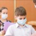 Γαλλία: Επιτρεπτές από σήμερα μόνο οι χειρουργικές μάσκες στα σχολεία για μαθητές και εκπαιδευτικούς!