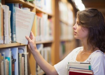 φοιτητές-διδάκτορες-βιβλιοθήκη