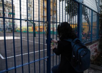 Λοιμωξιολόγοι: Άνοιγμα σχολείων στις 5 Απριλίου και ελεύθερες διαδημοτικές μετακινήσεις