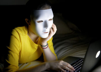 ψεύτικο προφίλ fake profile