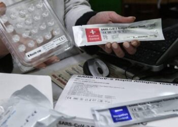 Self test: Έτρεξαν στα φαρμακεία γονείς και μαθητές Λυκείων – Έχουν δοθεί πάνω από 315.000