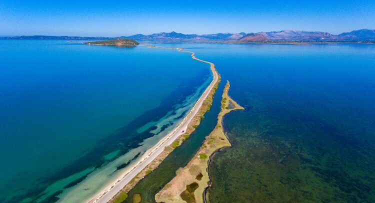 Κορωνησία: Το ψαροχώρι που μοιάζει να επιπλέει στο νερό