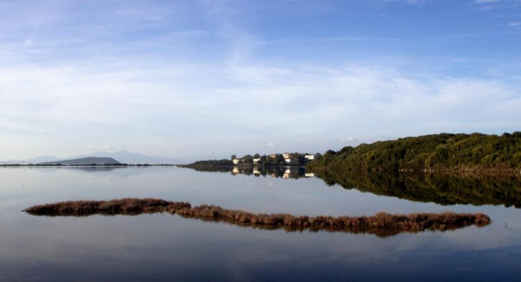 Κορωνησία: Το ψαροχώρι που μοιάζει να επιπλέει στο νερό