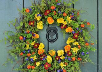 πρωτομαγιάτικο στεφάνι λουλουδιών-stefani