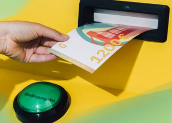 Πείραμα στη Γερμανία: 122 άτομα θα παίρνουν 1.200€ τον μήνα για 3 χρόνια «χωρίς υποχρεώσεις»