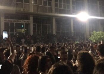 Θεσσαλονίκη: Νέο κορονοπάρτι με εκατοντάδες άτομα μέσα στο ΑΠΘ (φωτο)
