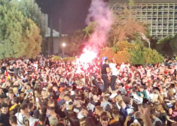 Νέα εισαγγελική παρέμβαση για το κορονοπάρτι στο ΑΠΘ – Τον γύρο του κόσμου κάνουν οι εικόνες από το Reuters