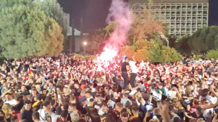 Νέα εισαγγελική παρέμβαση για το κορονοπάρτι στο ΑΠΘ – Τον γύρο του κόσμου κάνουν οι εικόνες από το Reuters