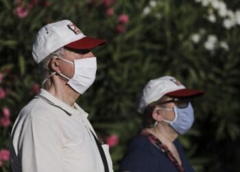 Βασιλακόπουλος: «Ένας πλήρως εμβολιασμένος δεν χρειάζεται να φορά τη μάσκα έξω» (vid)