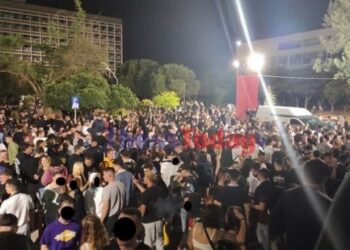 Κορονοπάρτι στο ΑΠΘ: Νεαροί παρέσυραν φίλο τους με μπουλντόζα