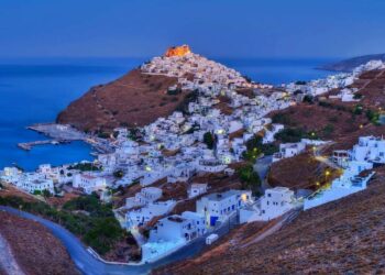 Αστυπάλαια: Το πρώτο «πράσινο» και «έξυπνο» νησί στη Μεσόγειο – Παραδίδονται από την Volkswagen ηλεκτρικά οχήματα