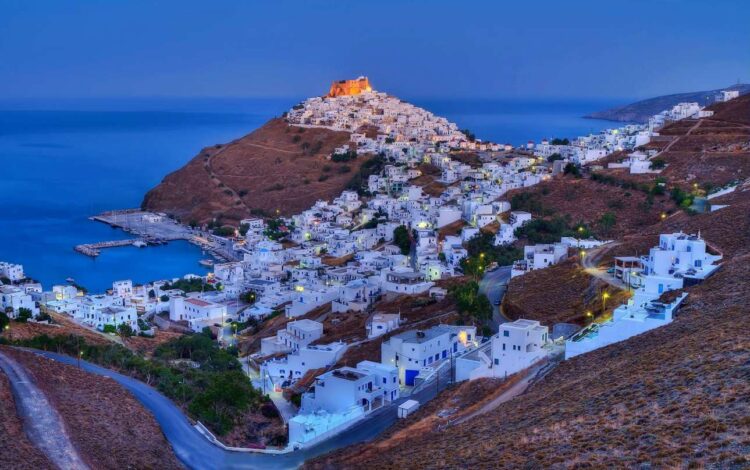 Αστυπάλαια: Το πρώτο «πράσινο» και «έξυπνο» νησί στη Μεσόγειο – Παραδίδονται από την Volkswagen ηλεκτρικά οχήματα