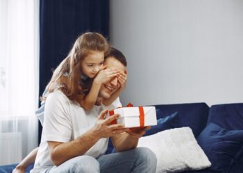 εορτολόγιο γιορτή του πατέρα-μπαμπάς-δώρο