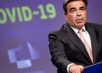 Ο Μ. Σχοινάς παρέδωσε στην πρώτη των πρώτων των Πανελλαδικών, το ευρωπαϊκό βραβείο “Αυτοκράτειρα Θεοφανώ”