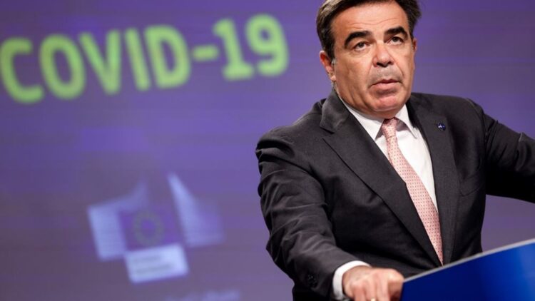 Ο Μ. Σχοινάς παρέδωσε στην πρώτη των πρώτων των Πανελλαδικών, το ευρωπαϊκό βραβείο “Αυτοκράτειρα Θεοφανώ”