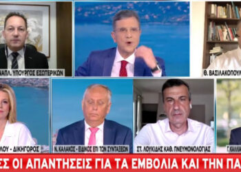 Πέτσας για υποχρεωτικό εμβολιασμό: Οι εκπαιδευτικοί οι επόμενοι στη σειρά (video)