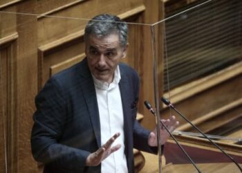 Τσακαλώτος σε Κεραμέως: Είστε η χειρότερη υπουργός Παιδείας στα 200 χρόνια του Ελληνισμού