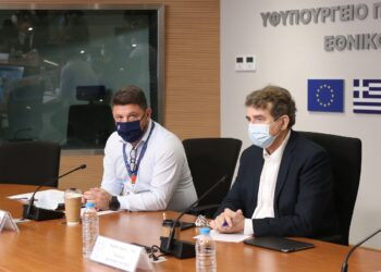 Καύσωνας: Μέτρα για τους εργαζόμενους προανήγγειλε ο Χρυσοχοΐδης