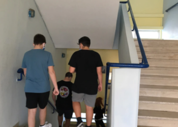 Ο Μανωλόπουλος πιστεύει ότι οι ανεμβολίαστοι εκπαιδευτικοί θα κάνουν κήρυγμα στους μαθητές! (vid)