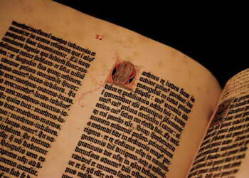 Αυτό είναι το πιο σπάνιο, ιστορικό και ακριβό βιβλίο στον κόσμο