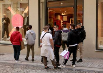 Έρευνα ΙΕΛΚΑ: Πως ψωνίζουν εμβολιασμένοι και ανεμβολίαστοι