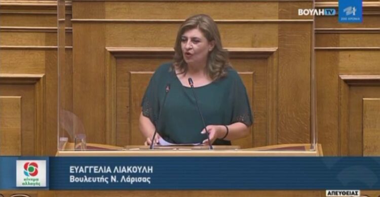Λιακούλη: «Καταδικάζουν τους εργαζόμενους στην καθαριότητα των σχολείων σε μισθούς πείνας!»
