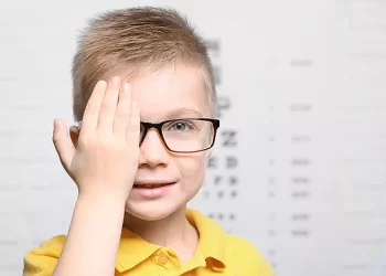 Κορονοϊός: Πώς η πανδημία μπορεί να προκάλεσε μυωπία στους μαθητές