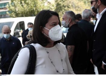 Πρώτη μέρα στο σχολείο με μήνυμα από τη Νίκη Κεραμέως: Σύμμαχος τα μέτρα, «όπλο» το εμβόλιο