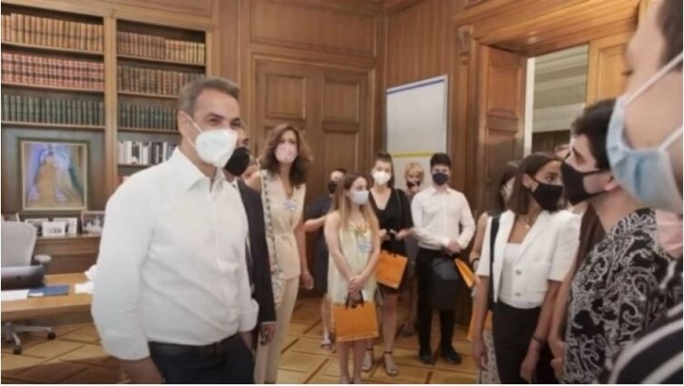 Άντε και …«καλό καλοκαίρι» –  Ευχές Μητσοτάκη σε μαθητές για Πανευρωπαϊκά βραβεία (vid)