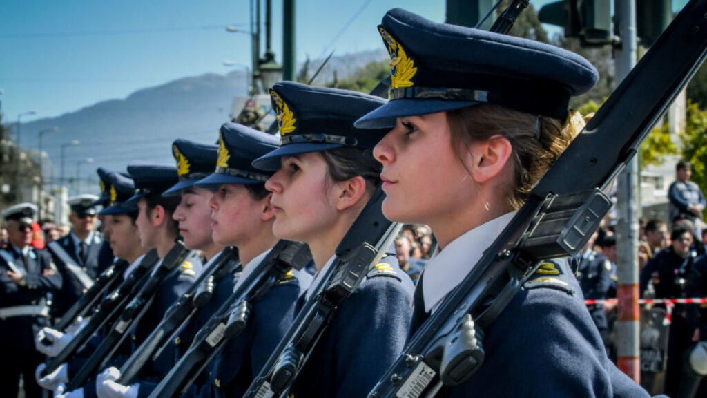 Στρατός γυναίκες αστυνομικίνες παρέλαση