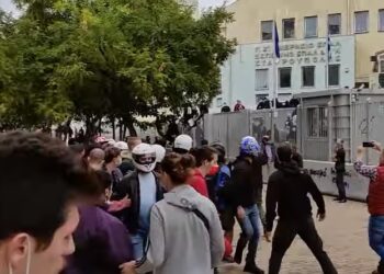 Θεσσαλονίκη: Νέα επεισόδια στο ΕΠΑΛ – Επίθεση κουκουλοφόρων μέσα από το σχολείο με μολότοφ