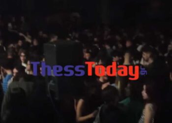 Θεσσαλονίκη: Ξέφρενο γλέντι στο ΑΠΘ και… «τρελός» συνωστισμός – Πάνω από 1.500 άτομα