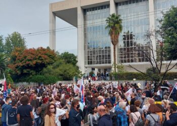Απεργία εκπαιδευτικών: Συλλαλητήριο έξω από το Εφετείο – Οργή για την Κεραμέως