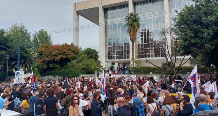 Απεργία εκπαιδευτικών: Συλλαλητήριο έξω από το Εφετείο – Οργή για την Κεραμέως